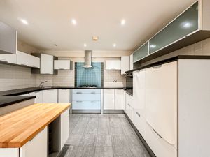 Photo 17- click for photo gallery